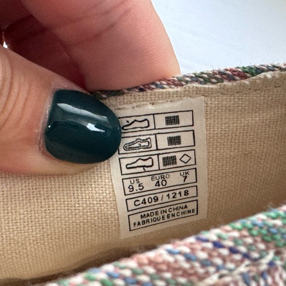 ROCKET DOG SLIP ON STRIPED-FAUX ESPADRILLE. EXCELLENT CONDITION. - Picture 10 of 16